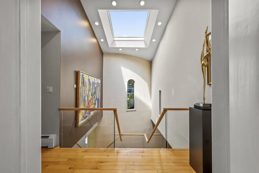 Light from above at Scarsdale estate
