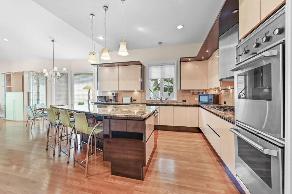 Kitchen & light at Garden residence
