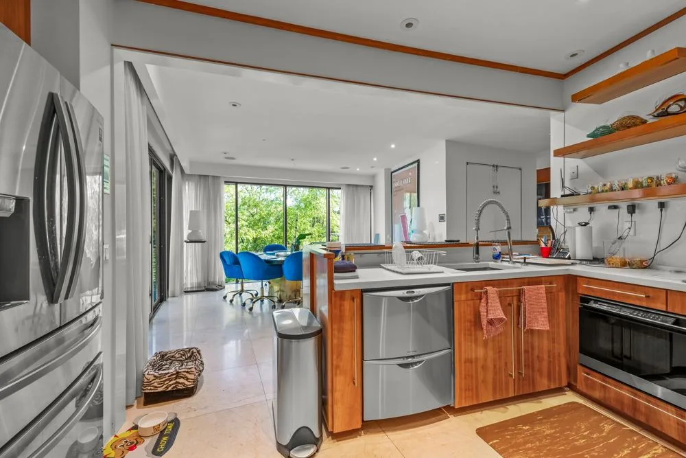 Kitchen & craftsmanship at Modern architectural home