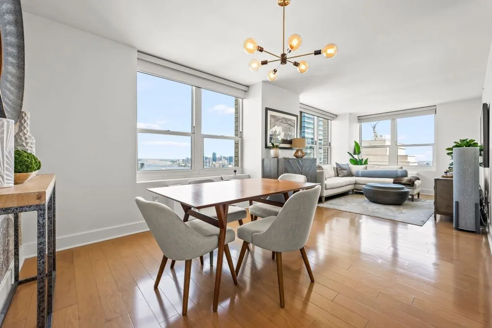 City dining at Staged city residences